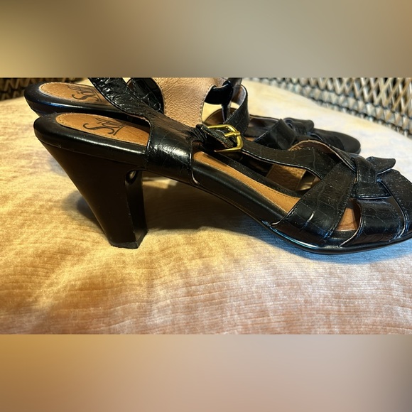New Sofft black leather 6” heel sandals Sz 9W - Picture 2 of 4